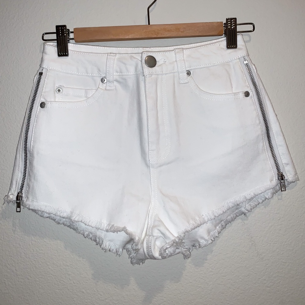 FOREVER 21 ZIPPER HIGH WAISTED SHORTS
